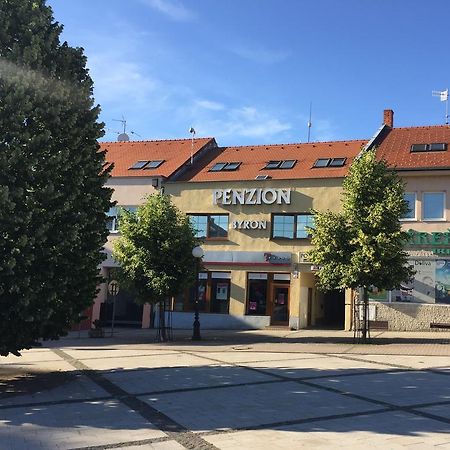 Hotel Byron Zlaté Moravce Exterior foto