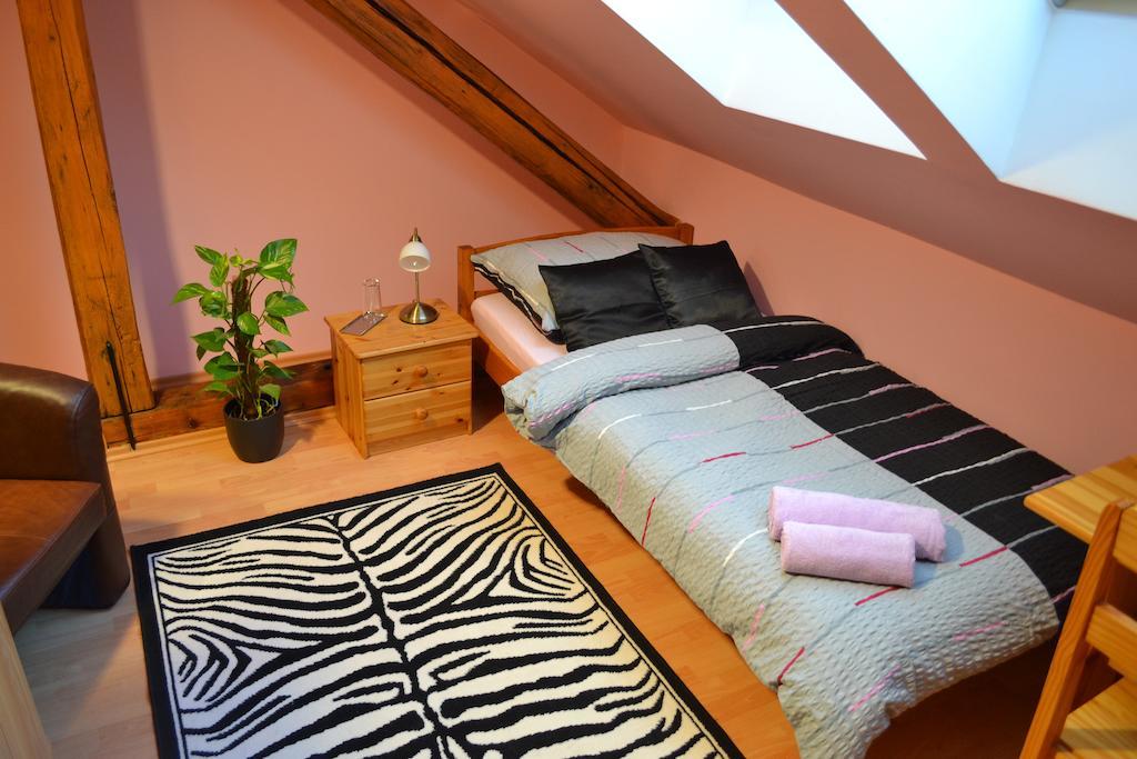 Hotel Byron Zlaté Moravce Zimmer foto