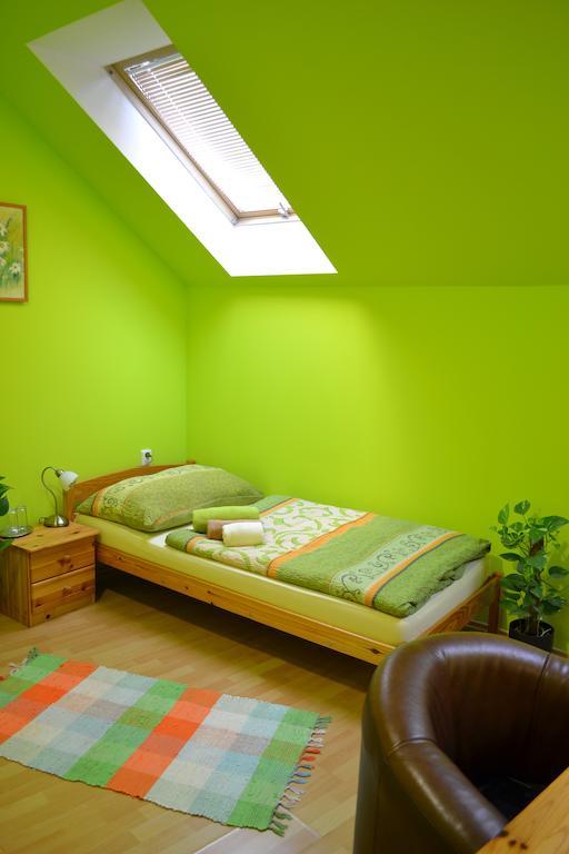Hotel Byron Zlaté Moravce Zimmer foto