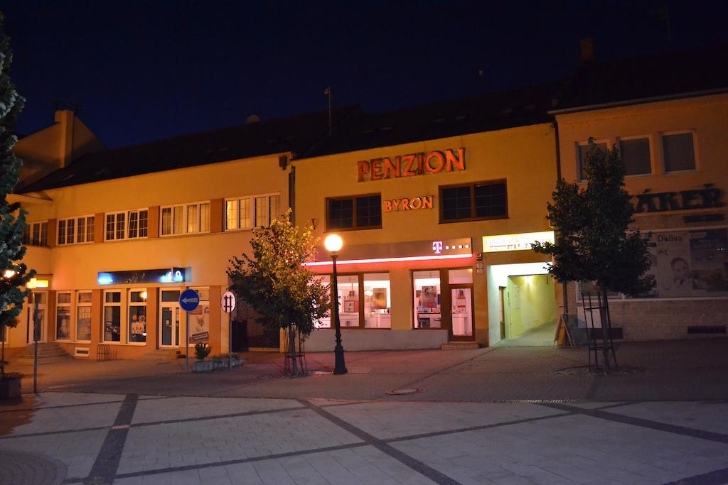 Hotel Byron Zlaté Moravce Exterior foto