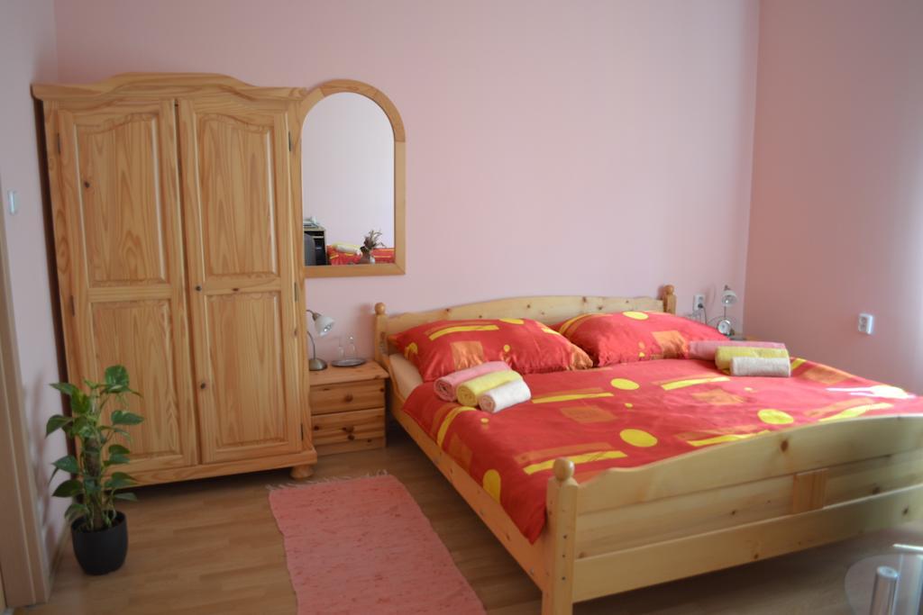 Hotel Byron Zlaté Moravce Zimmer foto