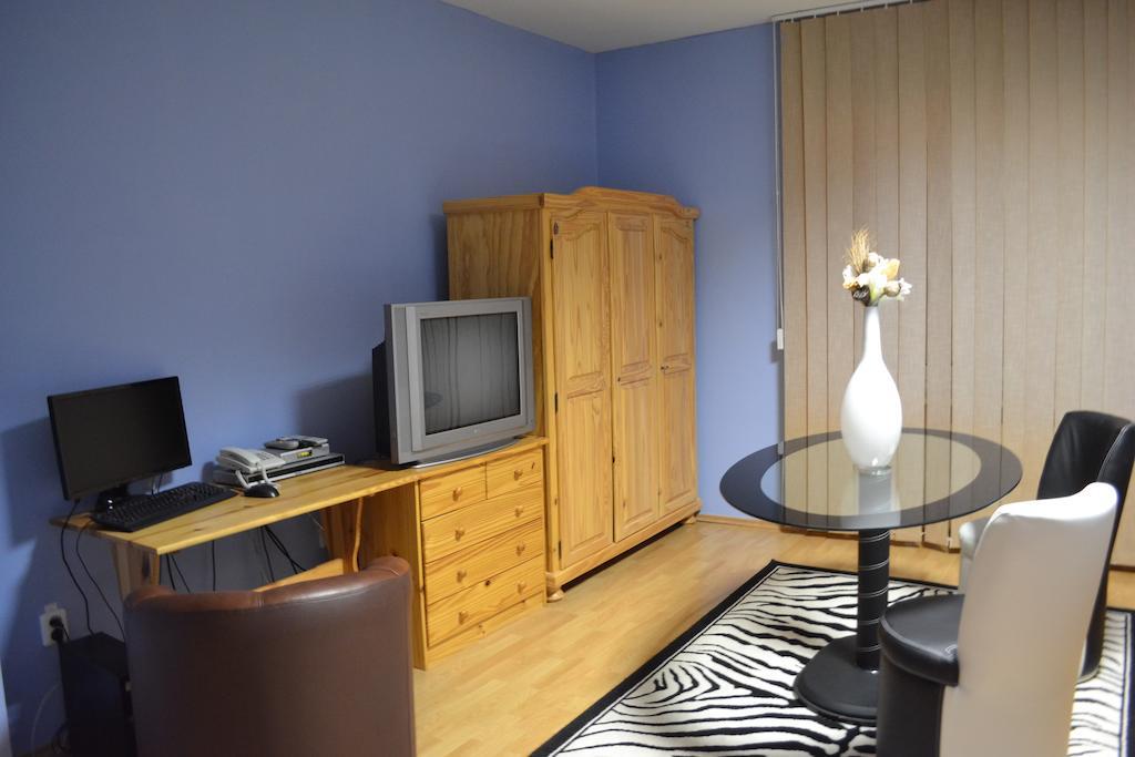 Hotel Byron Zlaté Moravce Zimmer foto