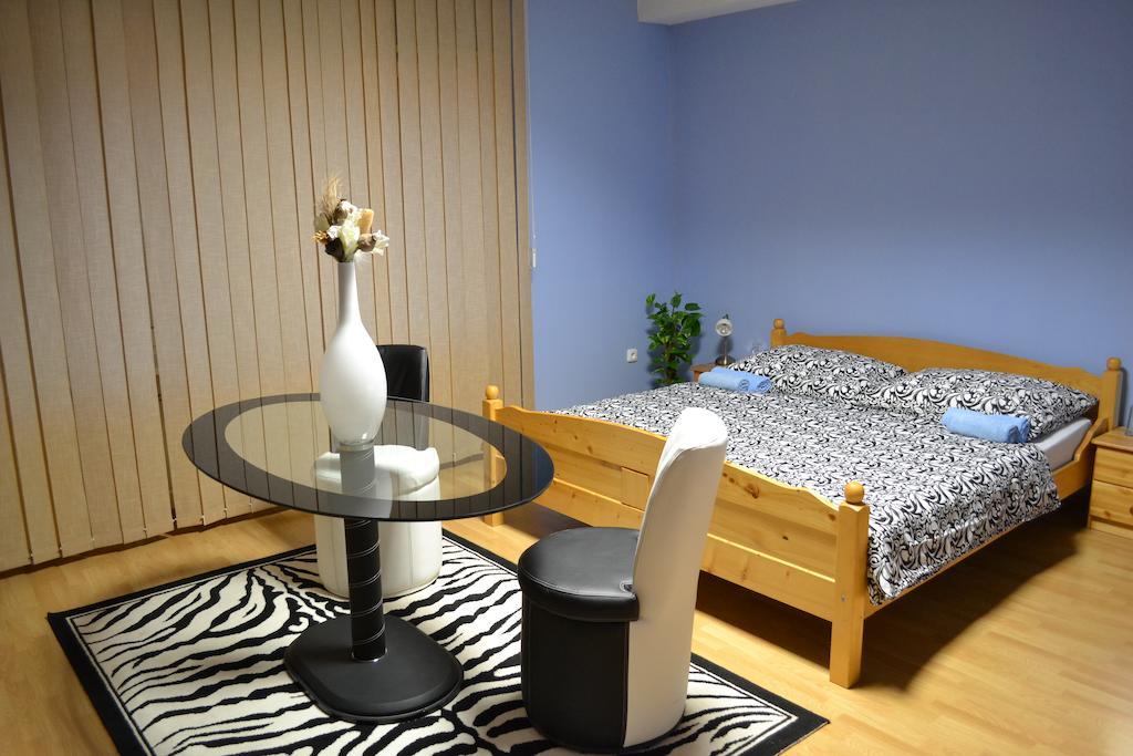 Hotel Byron Zlaté Moravce Zimmer foto
